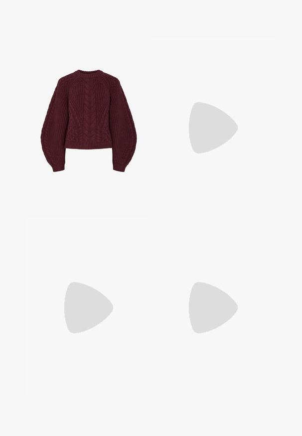 Sweater de malha cor bordeaux com padrões de cabos texturizados, decote redondo e mangas bufantes. Punhos e bainha canelados acentuam o design.; Minissaia tecida de padrão xadrez em azul claro e preto com cinco botões dourados e um corte reto. Tecido estruturado com superfície texturizada.; Botas de couro pretas até ao joelho com bico pontudo e salto quadrado. Textura suave com um design elegante e detalhes de costura mínimos.; Bolsa de couro preta com forma curva, alça destacável e detalhes em dourado. A bolsa possui uma aba com detalhe de fivela.