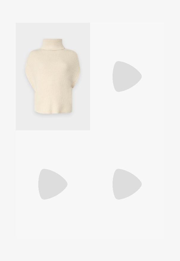 Maglione lavorato a maglia color crema con collo alto a imbuto, maniche corte e una vestibilità ampia. La texture presenta un motivo a coste in tutto il capo.; Pantaloni larghi neri con sottili righe verticali, chiusura frontale con bottone, passanti per cintura e tasche laterali, posati su uno sfondo bianco.; Scarpa slip-on in suede beige con una fodera in lana testurizzata e cuciture decorative in stile etnico attorno al colletto. Presenta una suola in gomma.; Borsa a tracolla in suede marrone con due lunghe cinghie, chiusura con cordoncino e design minimalista. Texture liscia e senza elementi hardware visibili.