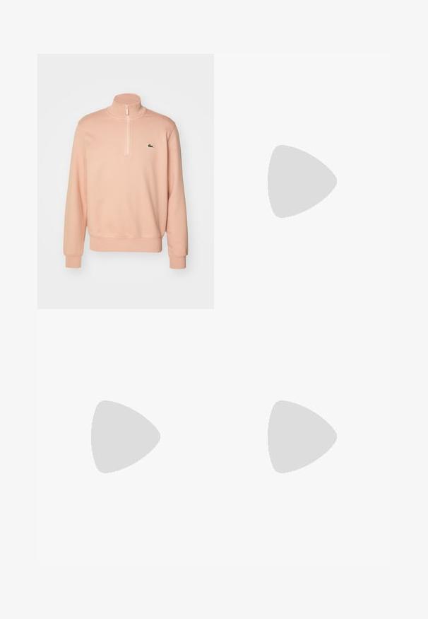 Helles rosa Zip-Up Sweatshirt mit hohem Kragen, gerippten Bündchen und Saum. Hat ein kleines grünes Logo auf der Brust. Weiches Stoffmaterial.; Herren Kurzarmhemd aus leichtem beigen Leinen, mit klassischem Kragen, Knopfleiste vorne und kleinem gesticktem Logo auf der Brust.; Hellblaue Denim-Jeans mit lockerer Passform, geraden Beinen, fünf Taschen im Design und einem Knopfverschluss an der Taille. Minimalistische Nähdetails.; Lacoste Sneaker in Dunkelgrau aus Mesh und Synthetikmaterial, mit einer strukturierten Sohle und braunen Akzenten am Kragen und Logo.