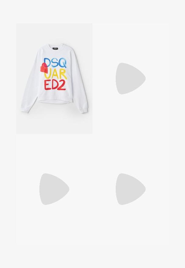 Witte sweatshirt met meerkleurige tekst "DSQUARED2" met een rood hartaccent. Zachte stof, relaxte pasvorm, geribde boorden en zoom.; Lichtblauwe denimshirt met een voorknopsluiting, lange mouwen, een kraag en witte bedrukte tekst "DSQUARED2 ICON" met verfspetterdetails.; Witte denim shorts met een rechte snit, vijf zakken en contrasterende tan stiksels. Inclusief een sluiting met een knoop en ritssluiting aan de voorkant.; Witte sneaker met suède accenten, ronde neus, platte veters en een crème rubberen zool. Bevat groene branding op de hiel.