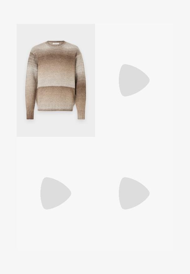 Bordinis megztinis su apvalia iškirpte, turintis gradientinį raštą nuo šviesių iki tamsių atspalvių ir atkirptais rankogaliais bei apačia. Minkšta tekstūra.; Juodi džinsiniai cargo keliai, turintys kelias kišenes, plačią kojų dizainą ir reguliuojamas raištelių detales apatinėje dalyje.; Juodas odinis kulkšninis botas su smailiu pirštu, elastingomis šoninėmis dalimis, vertikaliu siuvinėjimu ir žemu stačiakampiu kulnu.; Juodos stačiakampės saulės akiniai su tamsiais lęšiais, blizgiu paviršiumi, plačiomis kojelėmis ir masyviu rėmeliu. Ant vienos kojelės yra išgraviruotas prekės ženklas.