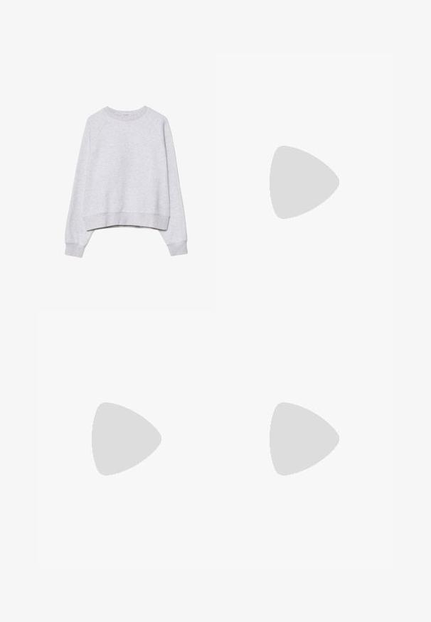 Felpa grigia cropped in tessuto morbido e texture. Presenta maniche lunghe raglan e polsini e orlo a coste. Design semplice e neutro.; Pantaloni culotte neri in poliestere con una cintura elastica, due pieghe frontali e una silhouette ampia. Nessun motivo visibile o dettagli in metallo.; Stivaletto in pelle nera con pannelli elastici laterali, suola in gomma spessa e linguette per il sollevamento. Presenta un branding sottile stampato sul lato.; Borsa a spalla in vernice nera con forma curvata, una tracolla, tasche frontali e dettagli in metallo argentato.