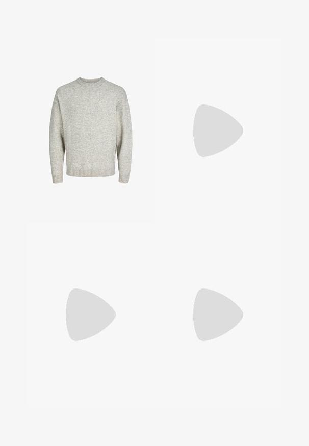 Svijetlosivi pleteni pulover s okruglim izrezom, spuštenim ramenima i rebrastim manžetama, koji ima teksturiranu, blago dlačastu površinu.; Bijela pamučna majica s kratkim rukavima, zaobljenim izrezom, opuštenog kroja, bez vidljivih logotipa ili uzoraka. Glatka tekstura i minimalni dizajn.; Traperice visokog struka, širokog kroja u izblijedjelom crnom denimu. Imaju pet džepova, petlje za remen, i čist, ravni kroj nogu.; Bež sportska cipela s kombinacijom glatkog sintetičkog materijala i mrežaste tkanine, teksturiranim akcentima i debljim bijelim i crnim potplatima.