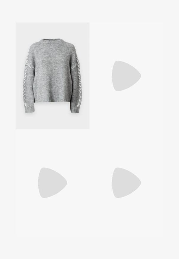 JDY JDYZOEY LIFE ON STITCH NOOS - Stickad tröja - light grey melange; Beiga linbyxor med avslappnad passform, med sidofickor och dekorativa sömnadsdetaljer, sömligt midjeband och raka ben.; Ljusgrå sneaker i mocka och mesh, med tre vita ränder, rund tå och en sula av gummi. Guldlogotyp som accent vid snörningen.; Silverfärgade hoopörhängen med en minimalistisk design. Cirkulär form, slät yta och tunn profil. Lätta med en polerad finish.