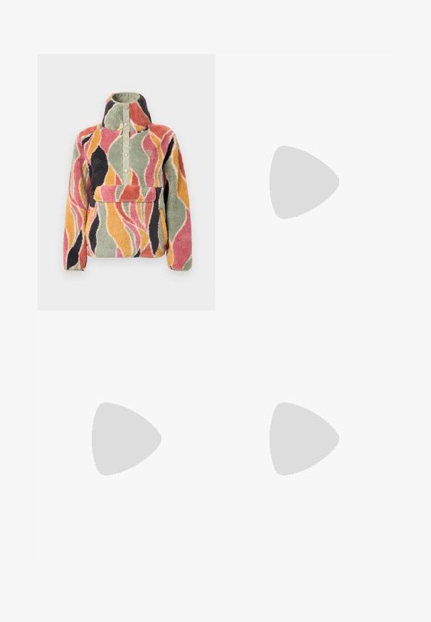 Fleece pullover with a high collar and snap button closure. Features a wavy multicolor pattern in pink, green, orange, and black.; White cotton t-shirt with a round neck and short sleeves. Features a small red "PEGADOR" logo on the front. Soft texture, relaxed fit.; Dark green sweatpants made of soft fabric, featuring an elastic waistband and side seams, with a small logo on the front.; White sneaker made of smooth synthetic material, featuring round toe, flat sole, and subtle logo accents on the sides. Classic low-top design.