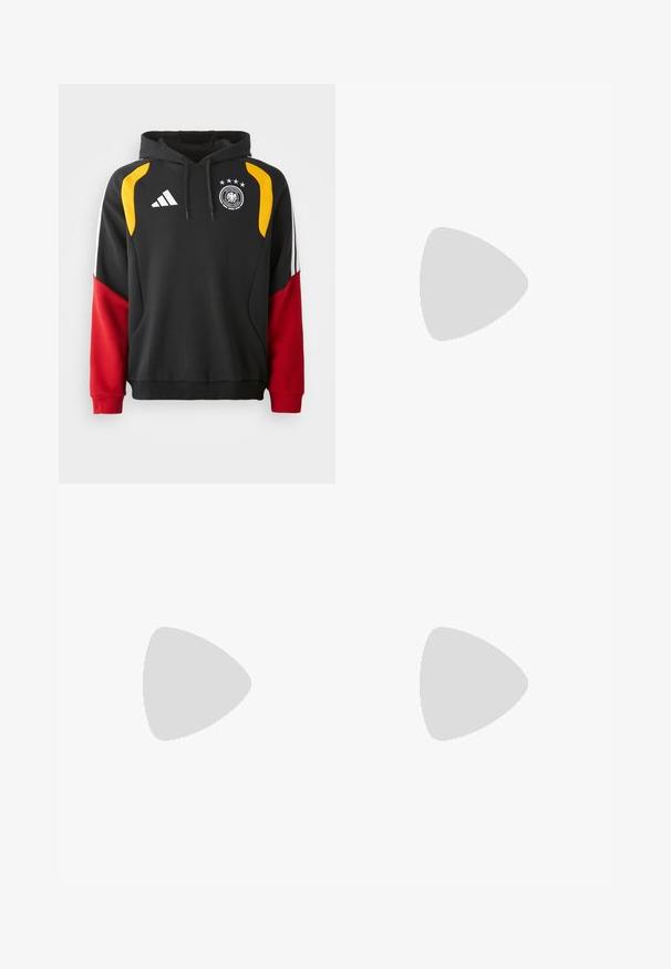 Sudadera negra con acentos rojos y amarillos, que presenta un bolsillo frontal, capucha con cordón y el emblema del fútbol alemán con tres estrellas.; Camiseta deportiva de manga larga blanca, fabricada con material suave, que presenta un logo negro de Adidas en el pecho; diseño de cuello en V y forma ajustada.; Pantalones cortos deportivos de color navy, hechos de un tejido transpirable. Cuentan con una cintura elástica y el logo de Adidas en blanco en la esquina inferior derecha.; Botas de fútbol blancas con acentos negros y suela roja. Presentan tres rayas negras en el lateral y una parte superior de textura suave.