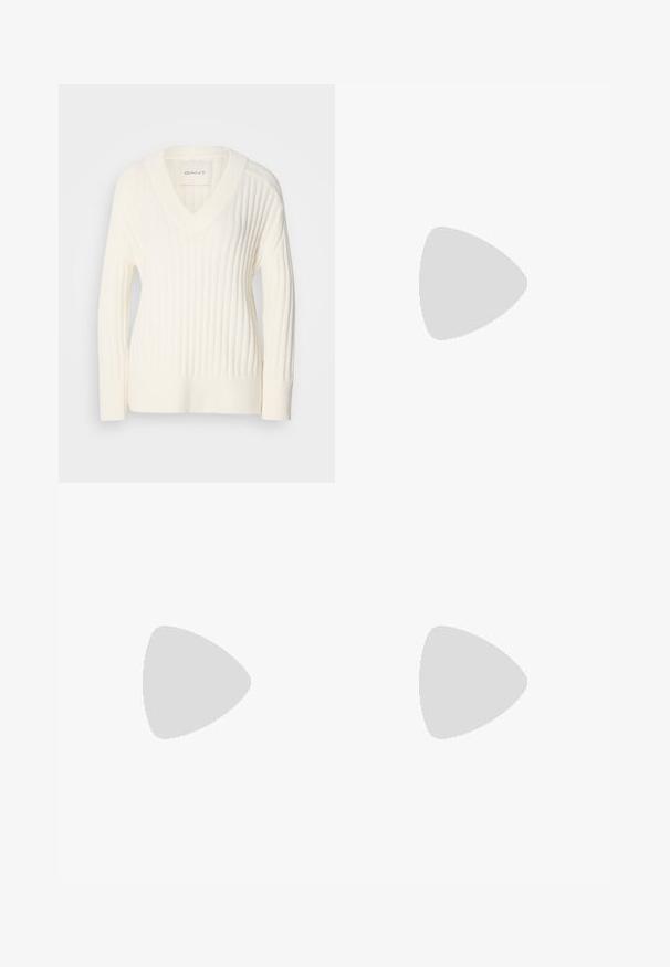 Kreminė V formos megztinis su įrenginiu, ilgomis rankovėmis ir laisvu siluetu. Aptikta etiketė su "GANT" logotipu netoli apykaklės.; Ribotos mėlyni legginiai su aukštu liemeniu, aptemptu siluetu ir lygiu paviršiumi, tinkantys sportui ar kasdieniam dėvėjimui.; Baltos sportbačiai su kanapių viršumi, apvaliu nosiu ir plokščiu guminiais padu. Yra auksiniai akių angos ir šviesiai smėlinis kulno akcentas.; Tamsiai mėlynas drobės petinis krepšys su minkšta, struktūruota forma, pasižymintis juodu diržu, siuvinėtomis detalėmis ir mažyčiu prekės ženklo žymekliu.