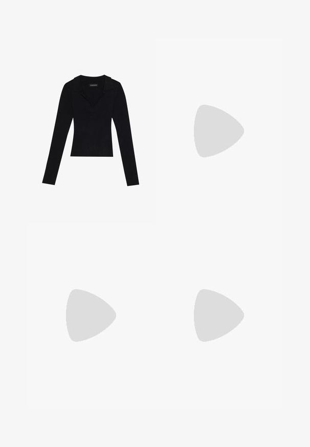 Čierny rebrovaný dlhý rukáv top s golierom, vyrobený z elastického materiálu, s priliehavou siluetou a jemnou textúrou.; Svetlo modré široké džínsy vyrobené z denimovej látky, s vysokým pásom, pútkami na opasok a gombíkovým zapínaním. Dokončenie zahŕňa švy a detaily na leme.; Biele kožené tenisky s perforovanou špičkou, textúrovanou podrážkou a bielymi šnúrkami, spárované so širokými červenými nohavicami na modrom a žltom pozadí.; Strieborné kruhové náušnice s minimalistickým dizajnom. Cirkulárny tvar, hladký povrch a tenký profil. Ľahké s lesklým povrchom.