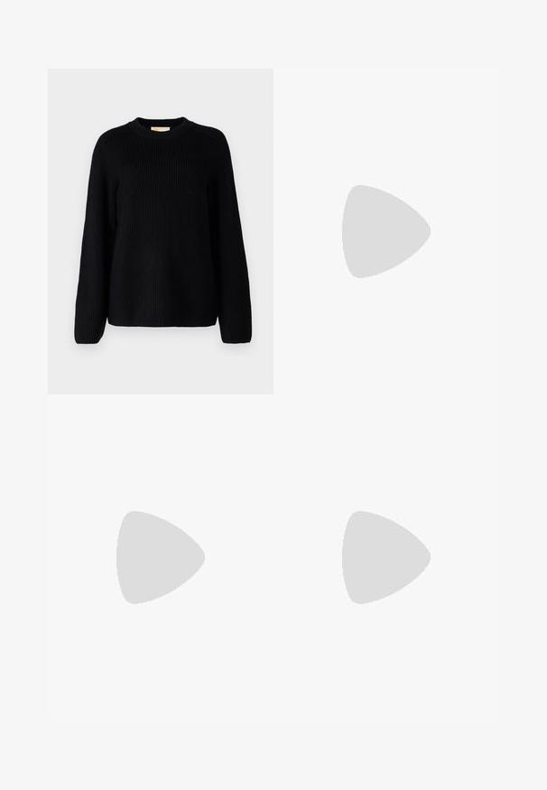 Juodas veliūrinis megztinis su ilgomis rankovėmis ir apvaliais iškirpimu. Teksiruota medžiaga ir laisvas siluetas. Be raštų ar akcentų.; Tamsiai mėlynas klostuotas maksi sijonas su elastinga juosmens juosta, pasižymi lygia tekstūra ir platėjančiu dizainu, besileidžiančiu žemiau kelių.; Juodas odinis slingback batelis su smailiu nosiu, maža pakulne ir dekoratyvine sagtimi viršuje. Lygus paviršius, minimalistas dizainas.; Juodas odinis per petį nešiojamas krepšys su dviem priekiniais kišenėmis, auksiniais sagtimis, užtrauktuko uždarymu ir siauromis petnešomis. Textūruota paviršius ir kompaktiškas stačiakampis formatas.