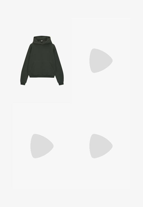 Dunkelgrüner Hoodie aus weichem Stoff, mit einer Kängurutasche, Kapuze mit Kordelzug und gerippten Bündchen und Saum. Keine sichtbaren Logos.; Stradivarius Top - black; Hellgraue weite Jeans aus Denim mit einem verwaschenen Finish. Mit Front- und Gesäßtaschen, einem Knopfverschluss und Gürtelschlaufen.; Grüne Wildlederturnschuhe mit weißem Dreistreifen-Design, cremefarbenen Akzenten und brauner strukturierten Sohle. "SPEZIAL" in Gold auf der Seite bestickt.