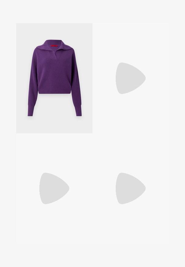 Maglione viola lavorato a maglia con un ampio colletto, scollo a V e maniche lunghe. Tessuto testurizzato, lunghezza cropped, con un'etichetta interna rossa di marca.; Gonna tartan con plaid blu, verde e giallo, con una sezione plissettata grigia, fissata da due cinghie nere con fibbie argentate.; Pantofole da balletto nere in pelle con punta arrotondata, texture liscia, dettagli di cucitura minimi e design con suola flessibile.; Borsa hobo in pelle texturizzata con stampa a serpente giallo-marrone, con una sola tracolla e chiusura con zip, caratterizzata da una forma arrotondata e cuciture lisce.