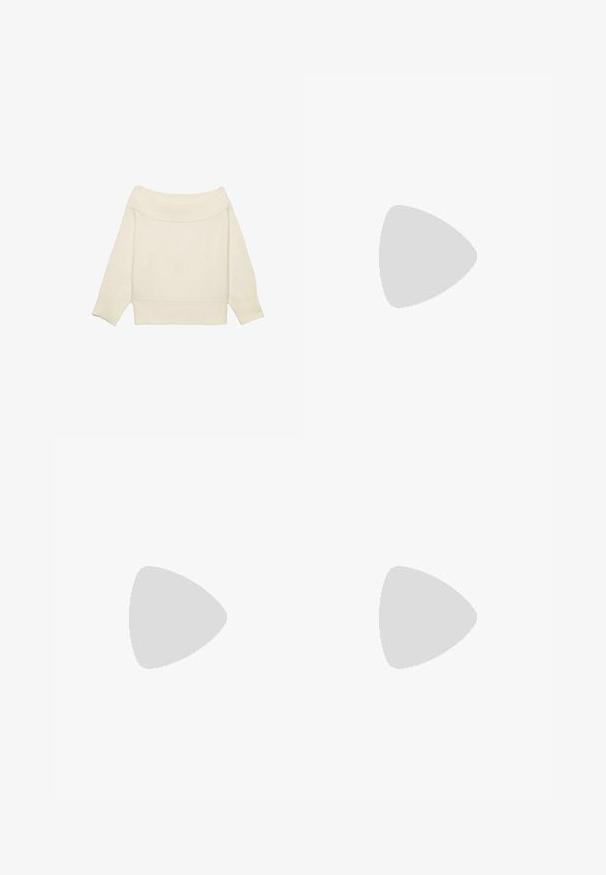 Maglione crema scollato con collo a costine, maniche a tre quarti e vestibilità corta. Tessuto morbido, design minimale.; Pantaloni tailored blu navy con gamba dritta, dotati di pieghe frontali e tasche laterali. Il tessuto appare liscio e strutturato.; Stivali alti neri in pelle fino al ginocchio con punta affusolata e tacco spesso. Presentano una cinghia con un dettaglio a cerchio alla caviglia.; Borsa a spalla nera intrecciata con tracolla in pelle liscia e chiusura con zip. Presenta una superficie texturizzata e una forma curvata.