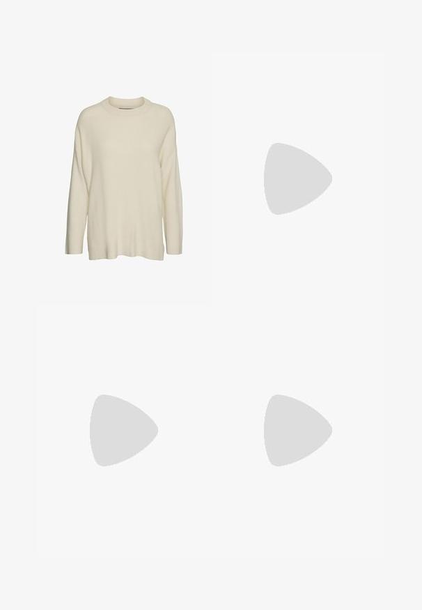 Pulover iz kremaste volnene preje s visokim ovratnikom, dolgimi rokavi in sproščenim, kvadratnim krojem. Tkanina se zdi teksturirana in mehka.; Bela dolga majica s kratkimi rokavi iz mehkega materiala, ki ima okroglo ovratnico in preprost, brezšiven dizajn brez okrasja.; Sive široke hlače iz mehkega blaga, z elastičnim pasom in dvema stranskima žepoma, z enostavnim in minimalističnim dizajnom.; UGG TAZZ II - Cokle - muted brass