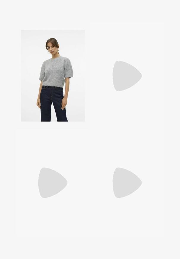 Grijze, fuzzy korte mouwen trui met een ronde hals, gecombineerd met donkerblauwe high-waisted jeans. Zachte textuur, casual pasvorm.; Jimmy Key WAIST MIDI - Kokerrok - black; Zwarte leren loafers met een gladde textuur, ronde neus, gestikte details op de bovenkant en een lage, platte rubberen zool.; Bruine faux leren schoudertas met een gebogen vorm, minimale stiksels en een gouden hardware-accent. Voorzien van een bovenste ritsluiting en een verstelbare schouderband.