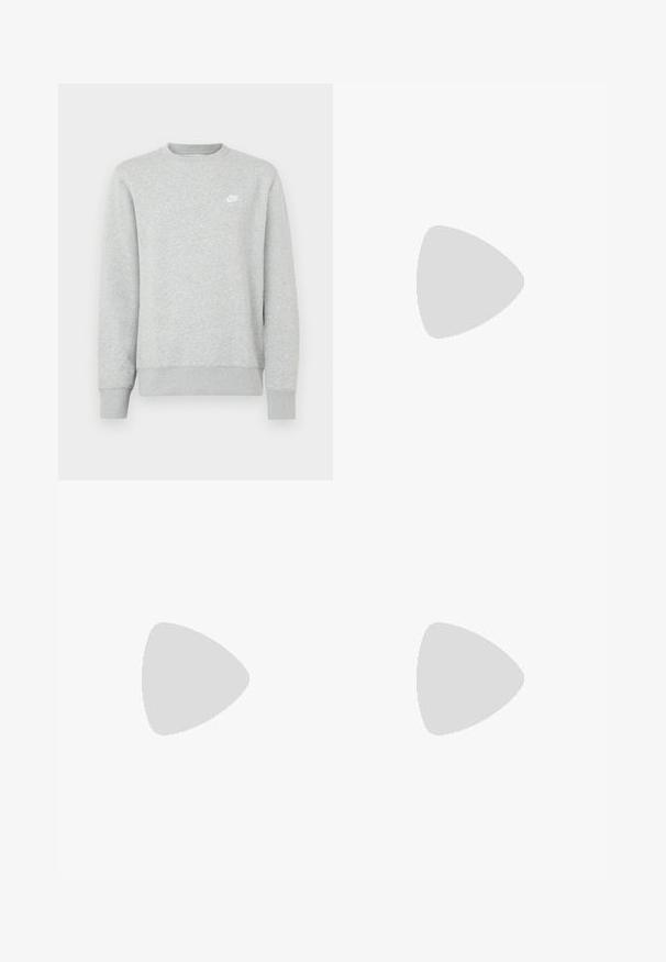 Szürke pulóver pamut keverék anyagból. Jellemzői közé tartozik a kerek nyak, bordázott mandzsetta és egy kis fehér Nike logó a mellkason.; Fekete, lekerekített, taperelt jogger nadrág elasztikus derékrésszel, sima textúrával, oldalsó zsebből és bokáig szűkített fazonnal.; Fehér Nike Air Max 90 sneaker, amely hálós és bőr felsőrésszel, perforált orr-résszel és látható légpárnás egységgel rendelkezik a saroknál.; Fekete napszemüveg matt felülettel, téglalap alakú lencsékkel, enyhe ívvel a templomokon, diszkrét logó részlettel és füstszínű lencsékkel.