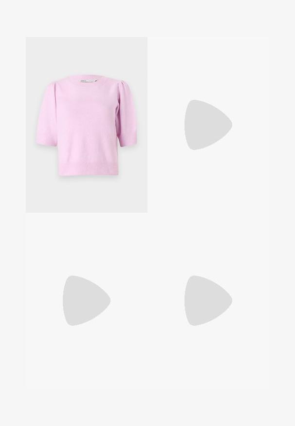 Pull court à manches courtes de couleur rose, avec un col rond, des poignets côtelés et une texture douce, agrémenté de détails légèrement bouffants aux épaules.; Shorts bleu marine à motif zigzag texturé, dotés d'une taille élastique pour plus de confort et d'une coupe décontractée. Fabriqués en tissu léger.; Sandales à talons en cuir verni rose avec un bout carré, des brides étroites et un talon bloc géométrique. Comprend un détail de boucle sur la bride.; Sac à main en cuir bordeaux au design doux et froncé, avec une forme arrondie. La poignée est fixée, mettant en valeur une texture lisse.