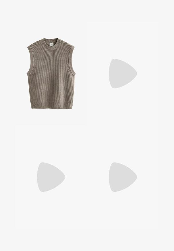 Next REGULAR FIT ciemnoszary; Pier One - Koszula biznesowa; Bershka - Spodnie treningowe; Buffalo - Sneakersy niskie