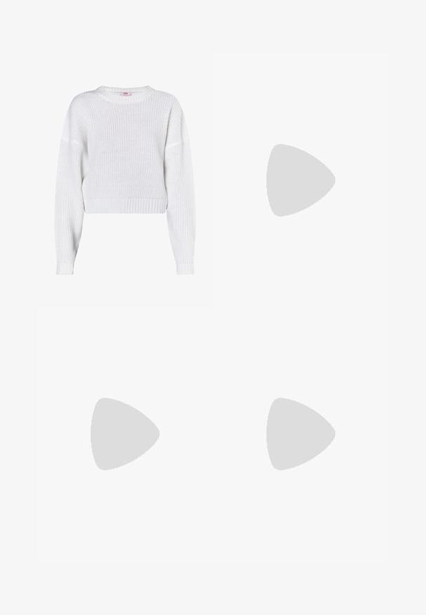 Bijela pletena majica sa okruglim izrezom, skraćenim dizajnom, rebrastim rubom i širokim dugim rukavima. Teksturisani materijal s otvorenom tkaninom.; Smeđe široke hlače od glatkog materijala, s ravnim prednjim dijelom, dva prednja džepa i pregibima za sofisticiran izgled.; Bijela lakirana kožna cipela s visokom potpeticom, zašiljenog vrha i glatke površine, s vitkom potpeticom i niskim izrezom oko otvora.; Izvode ovalne sunčane naočale s tamnozelenim staklima. Okvir u zlatnoj boji od metala s smeškanim školjkastim detaljima na sljepoočnicama. Minimalistički dizajn.; Michael Kors novčanik na zapešću u bež premazanoj tkanini s ponavljajućim uzorkom MK loga, zlatnim hardverom i odvojivim lancem za nošenje.