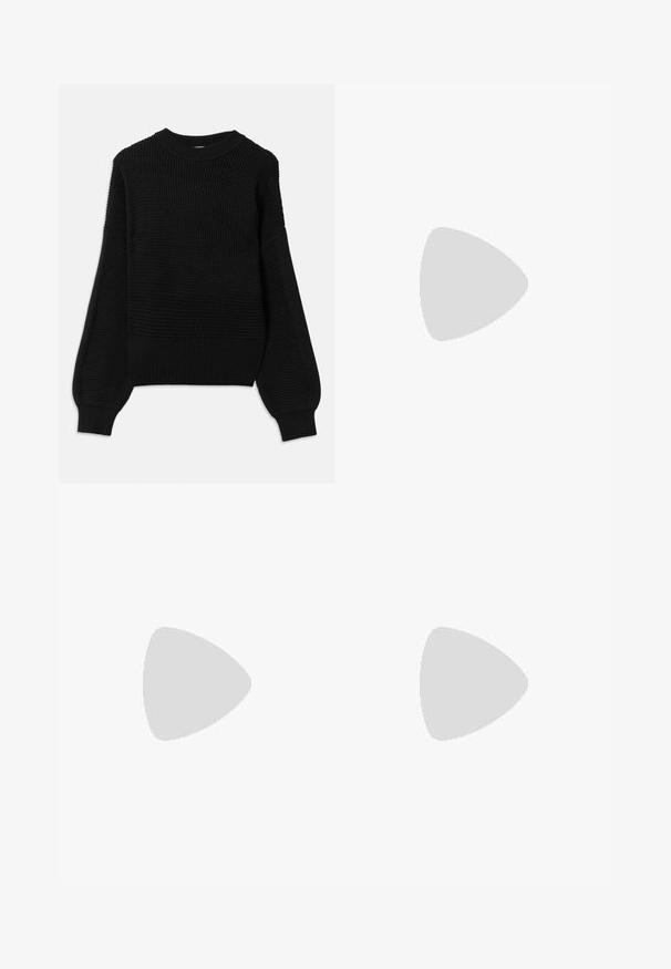 Maglione nero con un design a maglia testurizzata, scollatura a girocollo a coste e maniche a palloncino oversize con finitura liscia.; Won Hundred CAMILLE TROUSERS - Pantaloni - licorice; Décolleté in vernice marrone, con punta affusolata e tacco alto e sottile. Caratterizzato da un design elegante e una superficie liscia.; Borsa nera con una forma strutturata, dotata di manico superiore, esterno in pelle liscia e tessuto testurizzato con motivi a strisce. Finiture in oro.