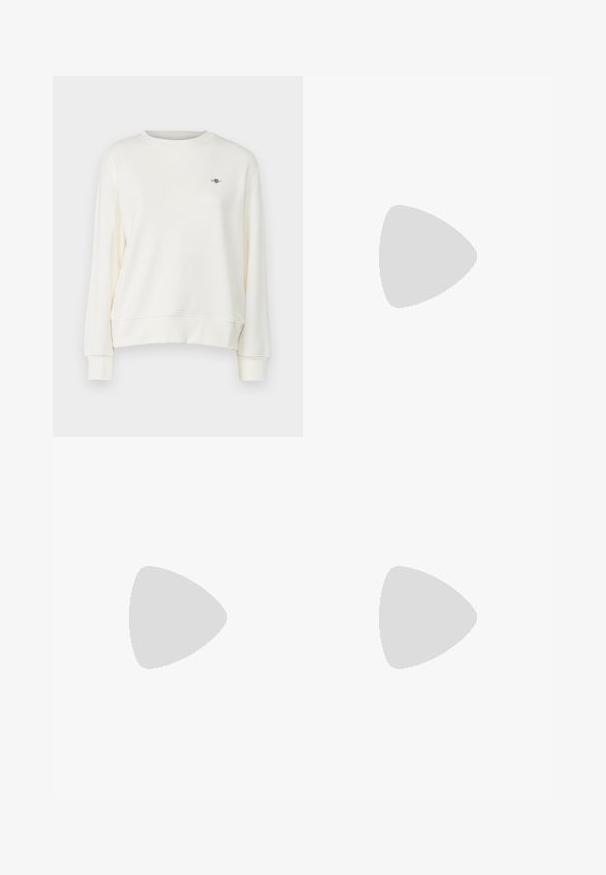 Sweatshirt i cremefarvet med rund hals, lange ærmer og en diskret logoaccent på brystet. Blødt, glat stof.; Hvid knælang nederdel lavet af struktureret stof, med et broderet mønster og subtile frynser. Lige snit og sømløs taljebil.; Beige ruskind Chelsea-støvle med sort elastisk sidepanel, chunky sort sål og hæftetap ved anklen.; Lyserød nylon skuldertaske med et buet håndtag, lynlåslukning i toppen, sølvhardware og et lille logo på siden.