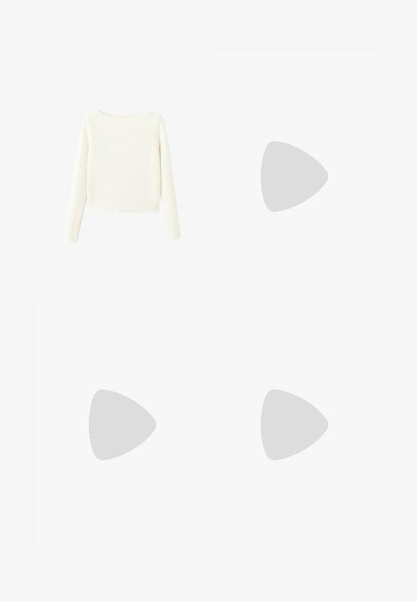 Pull en maille côtelée blanc à manches longues, avec une encolure bateau légèrement dégagée et un ourlet droit.; Pantalons ajustés vert olive en tissu texturé. Conception à jambes droites avec une taille plate et sans ornements visibles.; Mocassin en cuir verni marron avec un bout carré, accent de chaîne métallique et petit talon carré ; texture lisse, design minimaliste.; Sac fourre-tout en daim marron avec une texture douce, grande ouverture et longues sangles. Présente un design simple avec des coutures visibles et sans matériel.