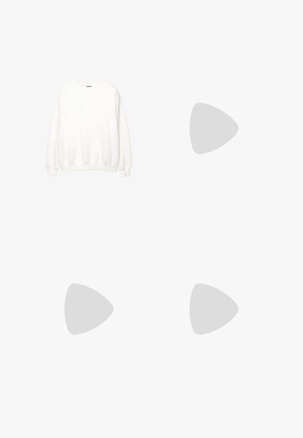 Vit sweatshirt, rund hals, långa ärmar, avslappnad passform. Mjuk tyg med ribbade muddar och nederkant. Minimalistisk design, inga synliga logotyper eller mönster.; Svart bomullströja med rund halsringning, korta ärmar och en liten cirkulär logotyp i mitten. Slät textur, enkel design.; Blå denimjeans med rak passform, med en midja som har knäppning och kontrasterande sömmar. Inga synliga mönster.; Svart läder snörboot med tjock sula med mönster och gul söm, upphängd mot en gul cirkulär bakgrund.