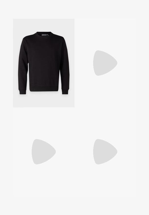 Zwarte sweatshirt van een gladde katoenmix, met een ronde hals, lange mouwen en geribbelde manchetten en zoom. Geen patronen of opvallende details zichtbaar.; Donkergrijze denim jeans met rechte pijpen, voorzien van een subtiele tonale grafische print en een klassieke vijf-pocket ontwerp. Standaard knoop- en ritsluiting.; Zwarte leren sneaker met een robuust ontwerp, voorzien van metalen ogen, platte veters en een dikke, gestructureerde rubberen zool.; Zwarte zonnebril met een metalen frame, rechthoekige lenzen en een slank ontwerp. Beschikt over grijs getinte lenzen en subtiele branding op de arm.