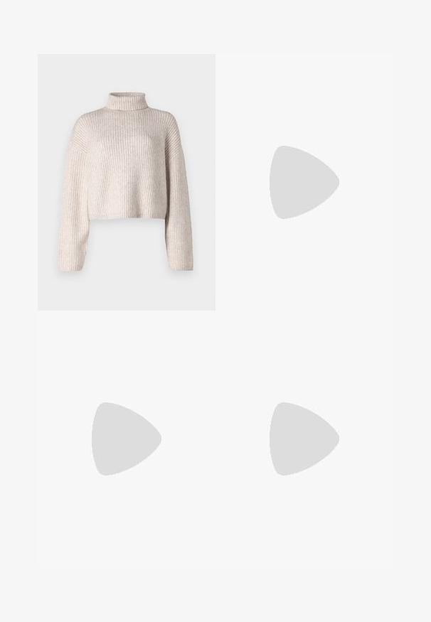 Suéter de punto acanalado en color crema con un diseño corto y cuello alto, y mangas largas. Textura suave, tejido ligero y detalles mínimos.; Top corto de punto acanalado gris con mangas cortas y acampanadas, y un escote redondo. Textura suave, diseño ajustado y sin gráficos o patrones visibles.; Pantalones de mezclilla de pierna ancha con un degradado de azul claro a oscuro, cintura alta, trabillas para cinturón y un cinturón de tela a juego. Acabado de mezclilla texturizada.; Botines grises hechos de cuero texturizado con paneles laterales elásticos y una suela negra robusta. Cuenta con tiradores para facilitar su colocación.