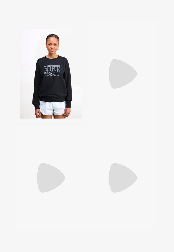 Juodas džemperis su apvaliu kaklo iškirpimu, kuriame yra didelis baltas "NIKE" logotipas ir po juo esantis tekstas "SPORTSWEAR", pagamintas iš minkštos medžiagos.; Šviesiai mėlynos sportinės šortai su garlitu liemeniu, išlenktu apvadu ir baltais šoniniais akcentais. Pagaminti iš minkštos, lengvos medžiagos.; Juodos sportinės kedai su tinkliuko ir sintetiniais atšvaitais, tekstūruotu padu, derinami su žaliais, su elastiniu rankogaliu sportiniais kelniais, ant geltono paviršiaus.; Juodos saulės akinios su glotnia, apvyniojančia konstrukcija, pilkais stiklais ir Ray-Ban ženklu ant šventyklų. Lygus plastikinis rėmas.