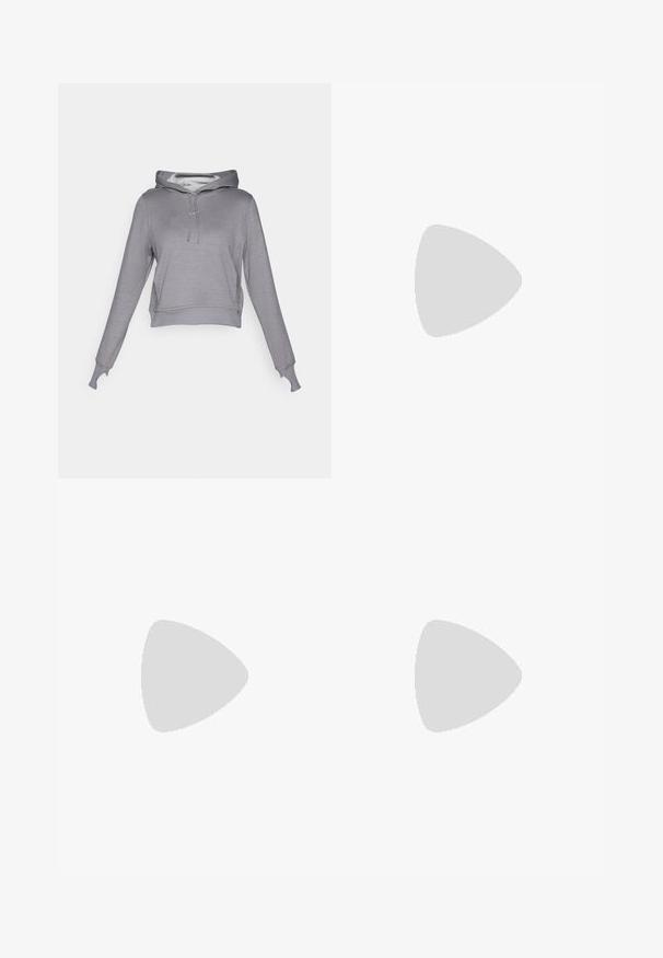 Pelēks īss dizaina kapuci krekls ar šnore, garām piedurknēm, ribu aprocēm un mīkstu iekšpusi. Iekļauj smalku logotipu uz krūtīm.; Balta, īsām piedurknēm crop top blūze, izgatavota no gludas sintētiskas vielas. Ir apaļš kakla izgriezums un Nike logo iekšpusē apkaklītes.; Melnas sporta šortus ar elastīgu jostu, ar slāņotu dizainu un mazu balto Nike logo apakšējā kreisajā stūrī. Viegls materiāls.; Melnas Nike skriešanas kurpes ar elpojošu acs augšdaļu, baltu Swoosh logotipu, strukturētu apdari un krēmkrāsas ZoomX starpsole.