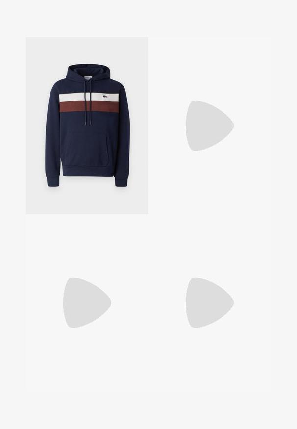 Felpa blu navy con tasca a marsupio frontale, caratterizzata da righe orizzontali bianche e ruggine, e un piccolo logo sul petto.; Pantaloni della tuta azzurro chiaro realizzati in tessuto morbido, con un design affusolato, vita elasticizzata e orli a costole. Piccolo logo sul lato.; Sneaker Lacoste grigie scure in materiale mesh e sintetico, con suola testurizzata e dettagli marroni sul colletto e sul branding.; Marsupio in stampa tie-dye blu scuro con una parte superiore con zip, materiale testurizzato e un logo ben visibile sul davanti.