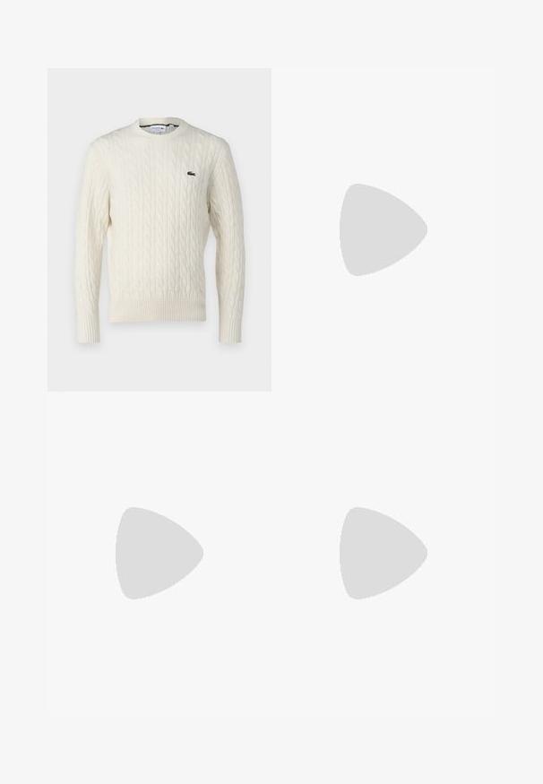 Pull en laine crème avec un motif en tressé, un col rond, des poignets et un ourlet côtelés, et un logo Lacoste vert sur la poitrine. Le tissu texturé accentue le détail.; T-shirt en coton blanc avec col rond, manches courtes et un petit logo brodé vert sur la poitrine. Design classique à coupe droite.; Jean en denim bleu avec une coupe droite, présentant un lavage décoloré, cinq poches, et une fermeture à bouton et zip à la taille.; Baskets en cuir blanc avec une boîte à orteils perforée, des lacets plats et un col rembourré. Présente un logo en relief sur le côté et une semelle en caoutchouc texturée.