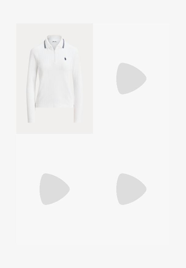 Polo de malha de mangas longas branca com padrão de cabos, gola em zip, riscas azul-marinho nas bordas da gola e pequeno logótipo de cavalo azul-marinho no lado esquerdo do peito.; Camisa de manga longa branca, em material de algodão, com decote redondo, apresentando um pequeno logótipo azul-marinho no lado esquerdo do peito. Design simples, ajuste regular.; Calças brancas de perna larga com uma cintura alta, apresentando um fecho de botão e detalhes de costura discreta. Feitas de algodão com uma textura suave.; Tenis brancos de couro com um acabamento suave, detalhes em azul marinho e um pequeno logotipo na lateral. Possui atacadores planos e sola de borracha texturizada.
