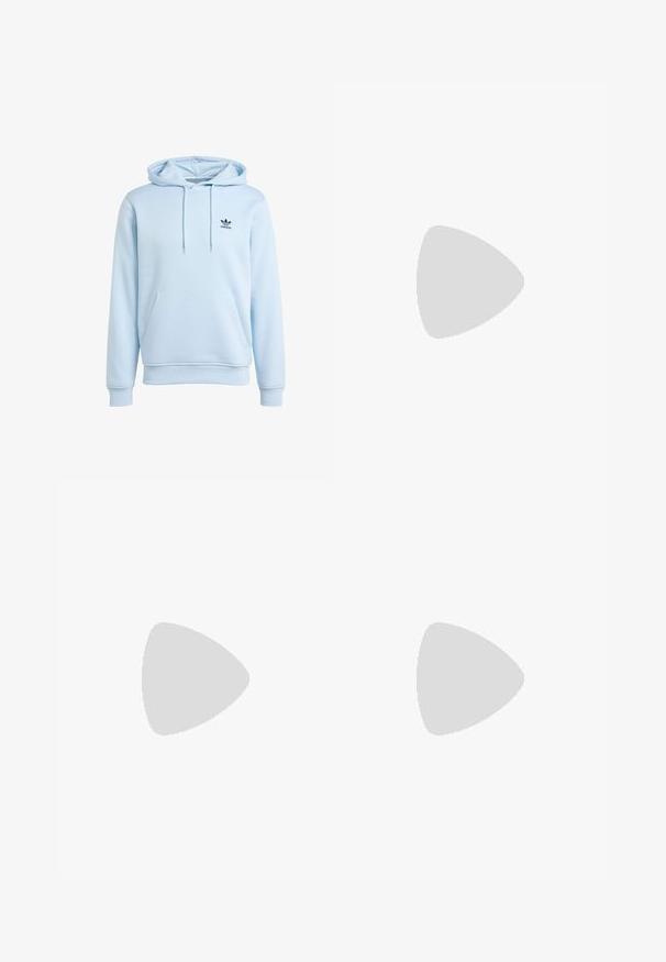 Lichtblauwe Adidas-hoodie met een voorzak in kangoeroestijl, capuchon met trekkoord en klein zwart logo op de borst. Zacht materiaal en geribde manchetten.; Crème-kleurige katoenen T-shirt met korte mouwen, voorzien van een groen campingthema en de tekst "PHOENIX 112.0740".; Witte katoenen cargobroeken met een relaxte pasvorm. Kenmerken zijn onder andere voorzakken, gouden hardware accenten en versterkte kniezones.; Witte sneaker met grijze suede neuskap, zwart drie-strepen ontwerp en bruine rubberen zool. Beschikt over vetersluiting aan de voorkant en een gevoerde kraag.