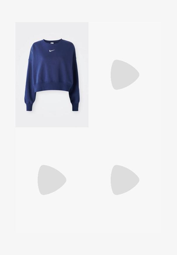 Marinblå kortärmad sweatshirt i mjukt material, med rund hals, långa ärmar och en vit Nike-logotyp på bröstet.; Myntgröna sweatpants med elastisk midja, dragsko och ribbade ärmar. Har en liten vit Nike-logotyp på vänster lår.; Ljust grå sportskor med ovandel i mesh och syntetmaterial, med snörning, vadderad krage och texturerad sula för grepp.; Pilotglasögon med gradientblå linser, silverfärgad metallram och dekorativa stjärnaccenter på linserna. Snygg och elegant design.
