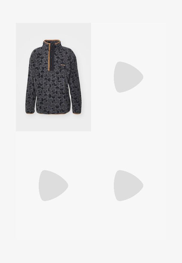 Columbia HELVETIA™ PRINTED HALF SNAP - Fleecová mikina - black retroscape; Bílé triko z bavlny s krátkým rukávem, kulatým výstřihem, volným střihem a bez viditelných log či vzorů. Hladká textura a minimalistický design.; Černé džíny s rovnými nohavicemi, s zipem na přední části, poutky na pásek a šesti kapsami, vyrobené z odolné bavlněné směsi.; Bílé kožené tenisky s perforacemi, kulatou špičkou, plochou podrážkou a silnými tkaničkami, které mají viditelné logo swoosh a nápis "AIR" na patě.