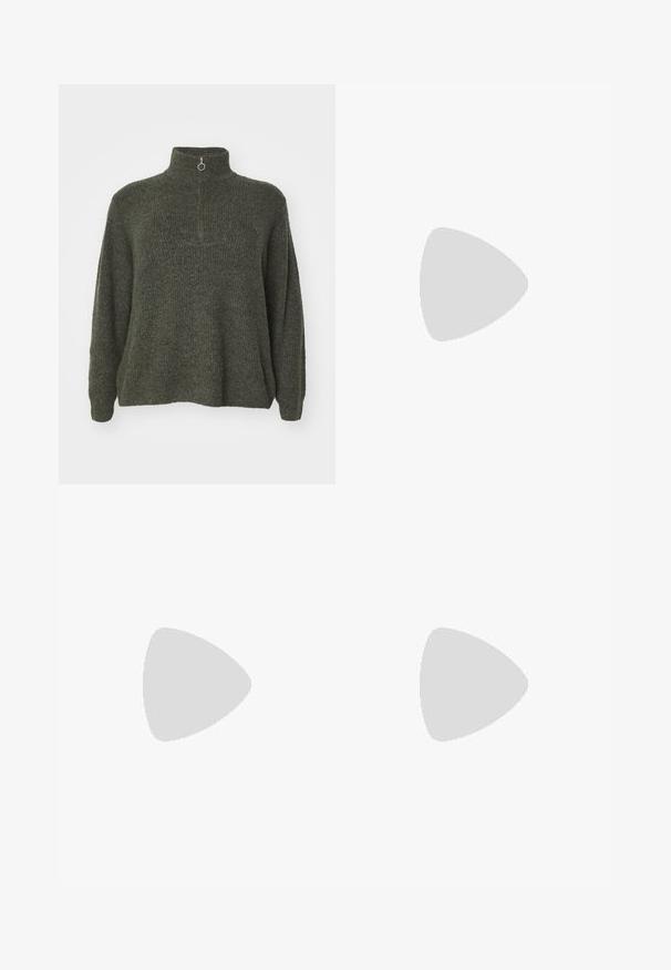 Vero Moda Curve VMCPLAZA ZIPPER  - Strickpullover - kalamata melange; Weißes geripptes Langarmoberteil mit Rundhalsausschnitt. Aus einem dehnbaren Stoff gefertigt, der den Körper umschmeichelt. Verfügt über dezente horizontale Streifen.; Hellgrüne Cargo-Hose aus Baumwollstoff. Hat eine hohe Taille, aufgerollte Bündchen und zwei seitliche Cargo-Taschen für zusätzlichen Nutzen.; Schwarz-weiße Sportschuhe mit einem Obermaterial aus Wildleder und Leder, ausgestattet mit drei weißen Streifen und einer Gummisohle. Paar mit weißen Socken getragen.; Silberne Creolen mit einer glatten, polierten Oberfläche. Runder Form und sicherem Klickverschluss. Leichtes Design, geeignet für den täglichen Gebrauch.