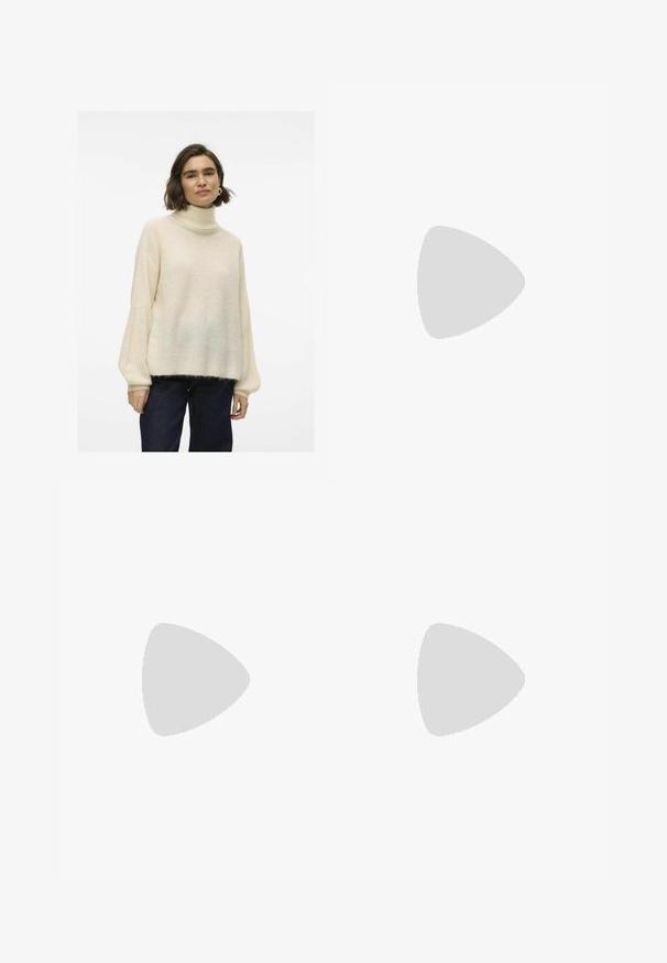Krämfärgad polo-tröja med lös passform, ribbad textur och vida ärmar, kombinerad med mörka denimjeans. Mjuk, varm material.; Beiga vida jeans i bomullsdenim. Funktioner inkluderar hög midja, knappstängning och femficksdesign. Slät och hållbar textur.; Svart och rosa mockasneaker med gummisula, tre rosa ränder, gyllene "SPEZIAL" logotyp och texturerad gummina sula. Låg design.; Guldmetallramda solglasögon med mörkgröna linser, pilotstil, med smala armfästen och sköldpaddsmönstra detaljer på spetsarna.