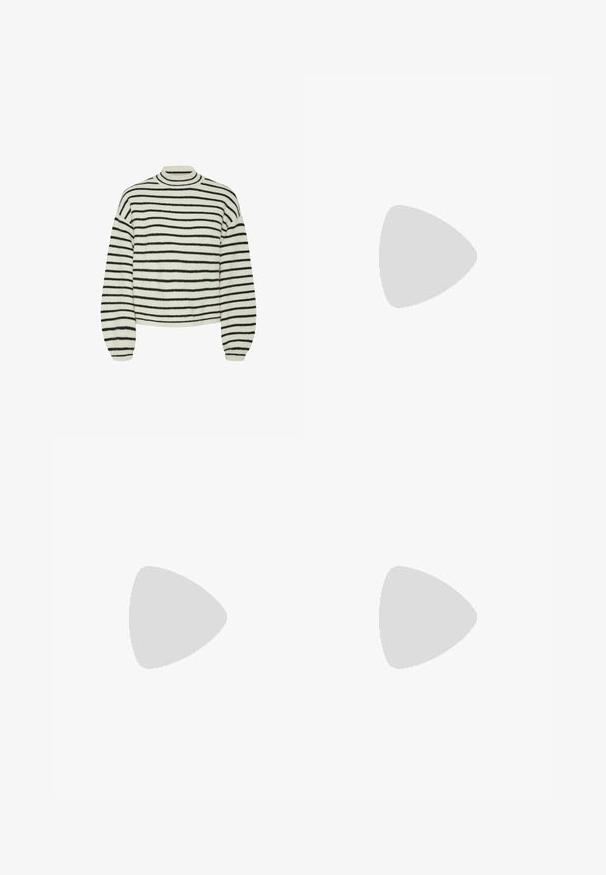 Sweter w kolorze kości słoniowej z czarnymi poziomymi paskami, z wysokim kołnierzem i luźnym krojem. Długie rękawy z ściągaczami.; ONLY Petite ONLMADISON WIDE ciemnoniebieski; Brązowy zamszowy botek sięgający kostki z fakturowaną cholewką, elastycznymi panelami bocznymi i grubą gumową podeszwą z wyraźnym wzorem bieżnika.; Srebrne kolczyki w formie kółek o gładkim, polerowanym wykończeniu. O okrągłym kształcie i pewnym zapięciu na klik. Lekka konstrukcja odpowiednia do codziennego noszenia.