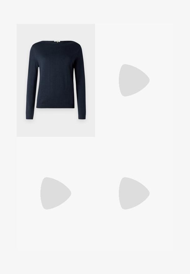 Maglione a maniche lunghe blu navy con collo a giro e polsini e orlo a costine, esposto su uno sfondo bianco uniforme.; T-shirt blu navy con scollatura rotonda, maniche corte e una texture morbida. Realizzato in materiale leggero, presenta una vestibilità comoda.; Jeans a gamba larga di un blu scuro, a vita alta, con tasche anteriori e una classica texture in denim. Rifiniti con dettagli di cucitura discreti e aperture delle gambe diritte.; Sneaker beige e bianche con tomaia texturizzata, chiusura con lacci e colletto imbottito. Presentano tre strisce laterali bianche e suola in gomma.; Borsa a tracolla blu navy realizzata in nylon liscio, con due manici texturizzati e una patch rettangolare nera con logo sul fronte.