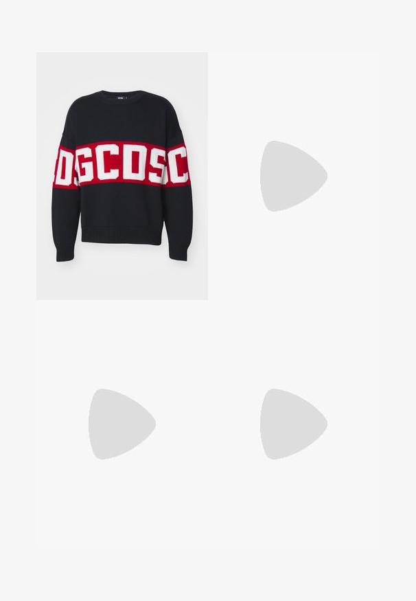 GCDS BAND LOGO - Pullover - black; T-shirt en coton blanc avec un col rond, des manches courtes et une coupe décontractée. Présente un design uni sans motifs ni accents.; Pantalons noirs avec un design de devant plissé, fabriqués à partir d'un tissu lisse. Comprend une fermeture par bouton et des passants de ceinture ; coupe droite.; Baskets en suede noir avec des lacets blancs et trois rayures blanches. Présente un logo circulaire noir sur la languette et une semelle en caoutchouc beige.