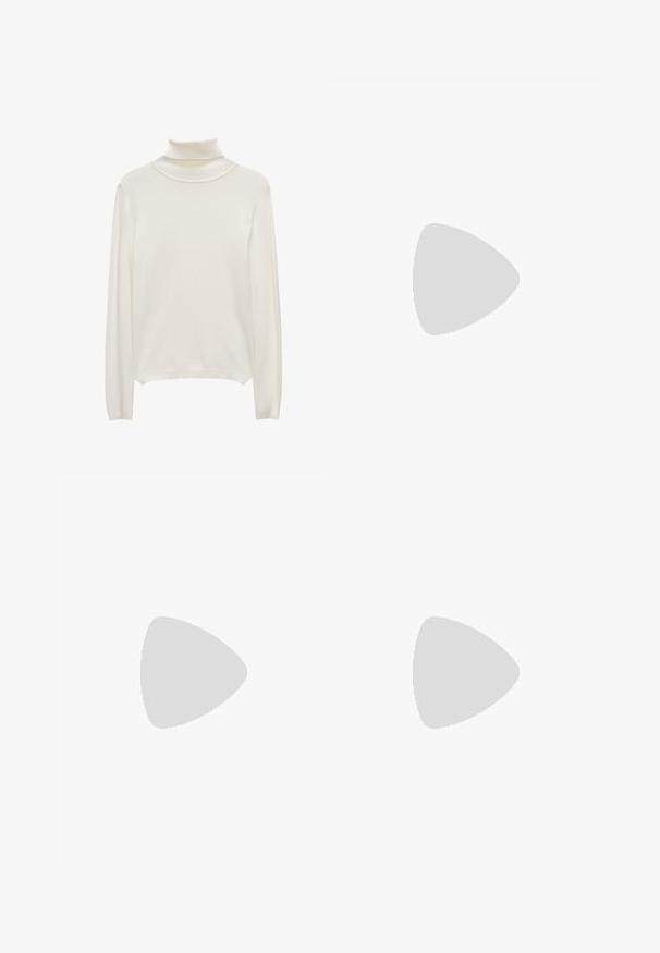 Pulover alb cu guler înalt, cu mâneci lungi, realizat dintr-un material moale și ușor. Prezintă un design ajustat și un guler cu nervuri.; Blugi negri din denim cu o croială lejeră, picior drept, design cu cinci buzunare și o textură ușor decolorată. Închidere cu nasture și fermoar în față.; Pantofii cu toc din piele patent neagră, cu vârful ascuțit, brățară la gleznă și toc gros. Prezintă un design cu laturi deschise și o textură lucioasă, fină.; Geantă hobo din piele neagră, cu o textură netedă, formă curbată și un singur bretele ajustabil; are o deschidere largă în partea de sus.
