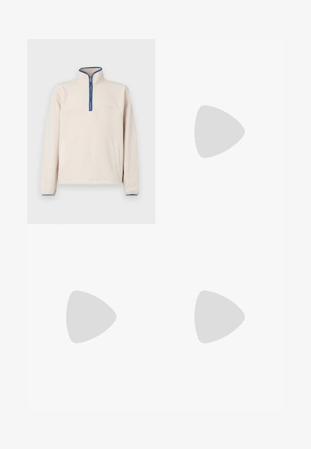 Pullover in pile beige chiaro con colletto alto, zip a metà, dettaglio blu lungo la scollatura e due tasche laterali. Texture morbida.; Pantaloni beige a taglio dritto, con un solo bottone nero, passanti per la cintura e tasche laterali. Tessuto dalla texture liscia e design minimale.; Scarpe slip-on in suede marrone con punta arrotondata a profilo basso e suola in gomma color crema. Cuciture minime e superficie liscia.; Occhiali da sole bianchi con montatura arrotondata e lenti scure. Presentano una superficie in plastica liscia e un piccolo logo sulla tempia.