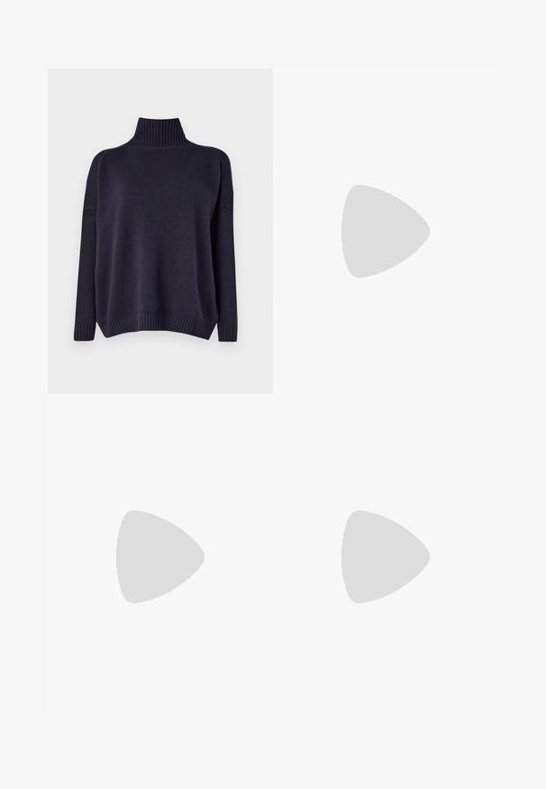WEEKEND MaxMara BORGIA - Pulóver - blu; Világoskék farmernadrág, egyenes szárú kialakítással, finom kopással és közepes derékszabással. Öt zsebe és övhurkai vannak.; Fekete bőr bokacsizma hegyes orral és tömbsarkal, fényes ezüst nadrággal párosítva, amely sima textúrákat és kontrasztos színeket mutat be.; Barna bőr kézitáska, hajtókás zárással, arany színű fém kiegészítőkkel, vállpánttal és sima felülettel. Kompakt téglalap alakú.