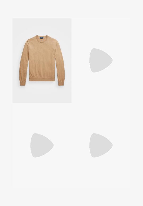 Beżowy sweter z okrągłym dekoltem, wykonany z miękkiej dzianiny. Ma ściągacze przy mankietach i u dołu, a na piersi znajduje się małe haftowane logo.; Biała koszula z długim rękawem, zapinana na guziki, wykonana z bawełny. Posiada kołnierz typu spread, zapięcie na guziki oraz małe haftowane logo na piersi.; Beżowe bawełniane chinosy z płaskim przodem, szlufkami na pasek i bocznymi kieszeniami. Prosty krój z gładką fakturą i lekkim, przewiewnym uczuciem.; Białe skórzane sneakersy, niskoprofilowy design, charakteryzujące się gładką fakturą, okrągłym noskiem, sznurowanym przodem i małym haftowanym logo z boku.