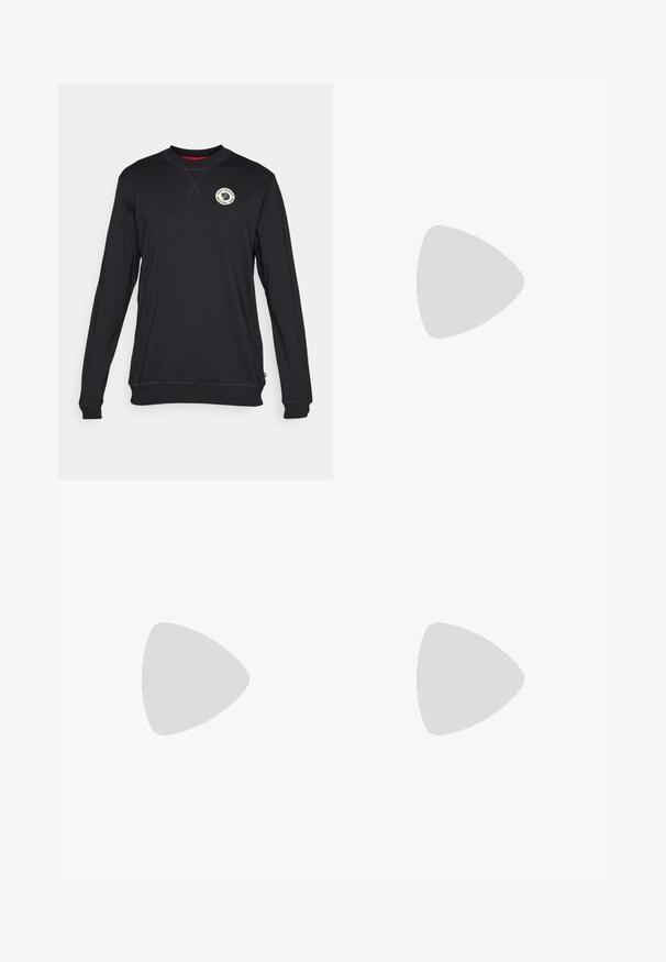 Sudadera negra de manga larga con cuello redondo, presenta un logo en el pecho, puños acanalados y una textura lisa. Detalle interior del cuello en rojo.; Pantalones de chándal negros con una cintura elástica, tobillos ajustados y un pequeño logo blanco de Nike en el lado izquierdo. Hechos de una tela suave y texturizada.; Zapatilla deportiva negra con un upper de tela texturizada, swoosh blanco de Nike y suela blanca gruesa. Cuenta con un tirador en el talón para facilitar el uso.; Gafas de sol de plástico negro con lentes verdes, montura cuadrada, acento plateado en la ceja y brazos texturizados. Marca indicada en el brazo interno.