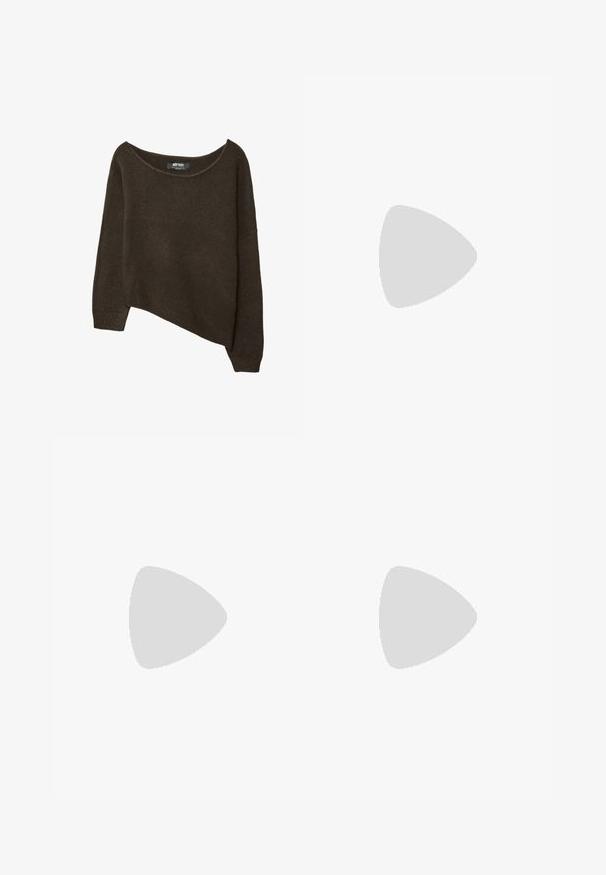 Maglione marrone a maglia sciolta con orlo asimmetrico e scollatura ampia. Tessuto morbido con polsini a coste e un'etichetta sulla scollatura interna.; Jeans bianchi a gamba larga in denim, con vita alta, tasche anteriori e chiusura con bottone. Design pulito e minimal con pochi dettagli.; Ballet flat con stampa leopardata, caratterizzata da un accento nero attorno all'apertura e una piccola cinghia con fibbia metallica. Parte superiore in tessuto strutturato, suola piatta.; Occhiali da sole tartaruga con lenti rettangolari, montatura spessa e lenti scure. Texture liscia e design minimalista.