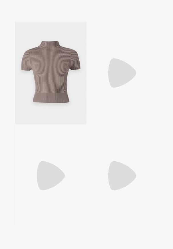 Grå ribbad kortärmad topp med hög hals. Har en figurnära passform och en liten logotypdetalj vid fållen. Slät textur.; Blå texturerad kort topp med djup V-hals och breda axelband, tillverkad av ett vävt material med en lätt skrinklad yta.; Blå texturerade vida byxor med ribbad design, med hög midja och löst snitt, passar för avslappnad användning.; Beige idrottssko med svarta ränder, gummigummi-sula och svarta detaljer. Har en slät läderöverdel och en rundad tåkonstruktion.