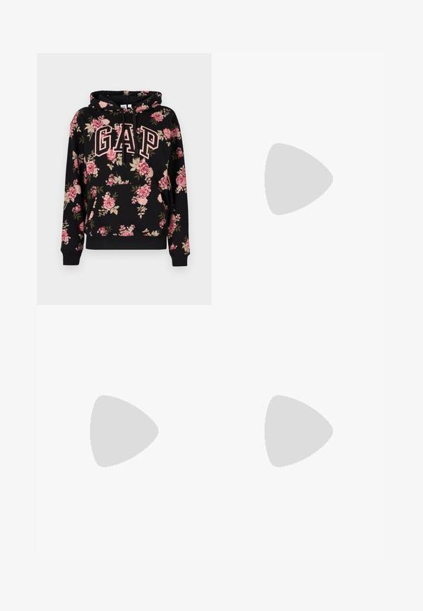 Musta huppari, jossa on vaaleanpunainen ja beige kukkakuvio, suuret vaaleanpunaiset "GAP"-kirjaimet etupuolella, kengurulokero ja kiristysnauhallinen huppu.; Mustat ylisuurent-paidat, joissa on karhun grafiikka ja teksti "EI SULOINEN VAAN VILLI" rohkealla valkoisella fontilla. Puuvillamateriaali.; Vaaleansiniset, korkeavyötäröiset farkut, jotka on valmistettu denimmateriaalista. Ominaisuuksiin kuuluvat leveät lahkeet, kaksi revittyä polvialuetta ja klassinen viiden taskun tyyli.; Valkoiset korkeavartiset kangaskengät mustalla kumipohjalla, edessä kuminen varvasosa ja kuusi nauha-aukkoa, puhtaan minimalistisella muotoilulla.