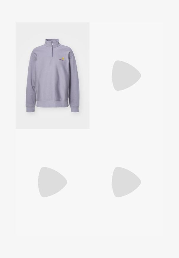 Sweatshirt léger violet avec col montant, fermeture éclair à mi-hauteur et poignets côtelés. Présente un logo en bordeaux foncé et des accents jaunes.; T-shirt en coton blanc à manches courtes et col rond. Présente un petit logo Nike subtil sur la poitrine et une étiquette sur le côté.; Pantalons en denim noir avec une coupe droite, dotés d'une fermeture à bouton et à zip, de passants de ceinture et de coutures minimales.; Baskets Nike Air Jordan 1 en cuir blanc et gris, avec un logo noir, un bout perforé et des lacets plats gris.